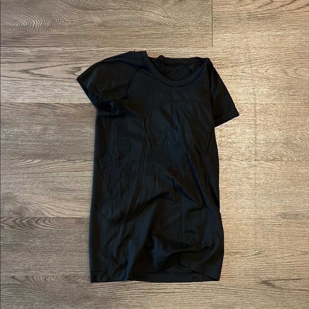 Lululemon black swiftly shirt